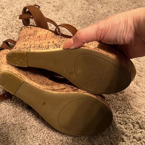 G by guess wedges - Picture 4 of 4